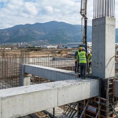 Kocaeli Kartepe'de mühendislik güvencesiyle devam eden kaba inşaat ve temel güçlendirme çalışmaları